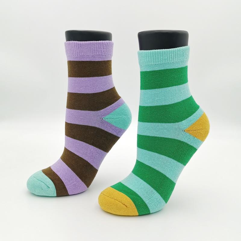 fun color 寬條紋造型長襪