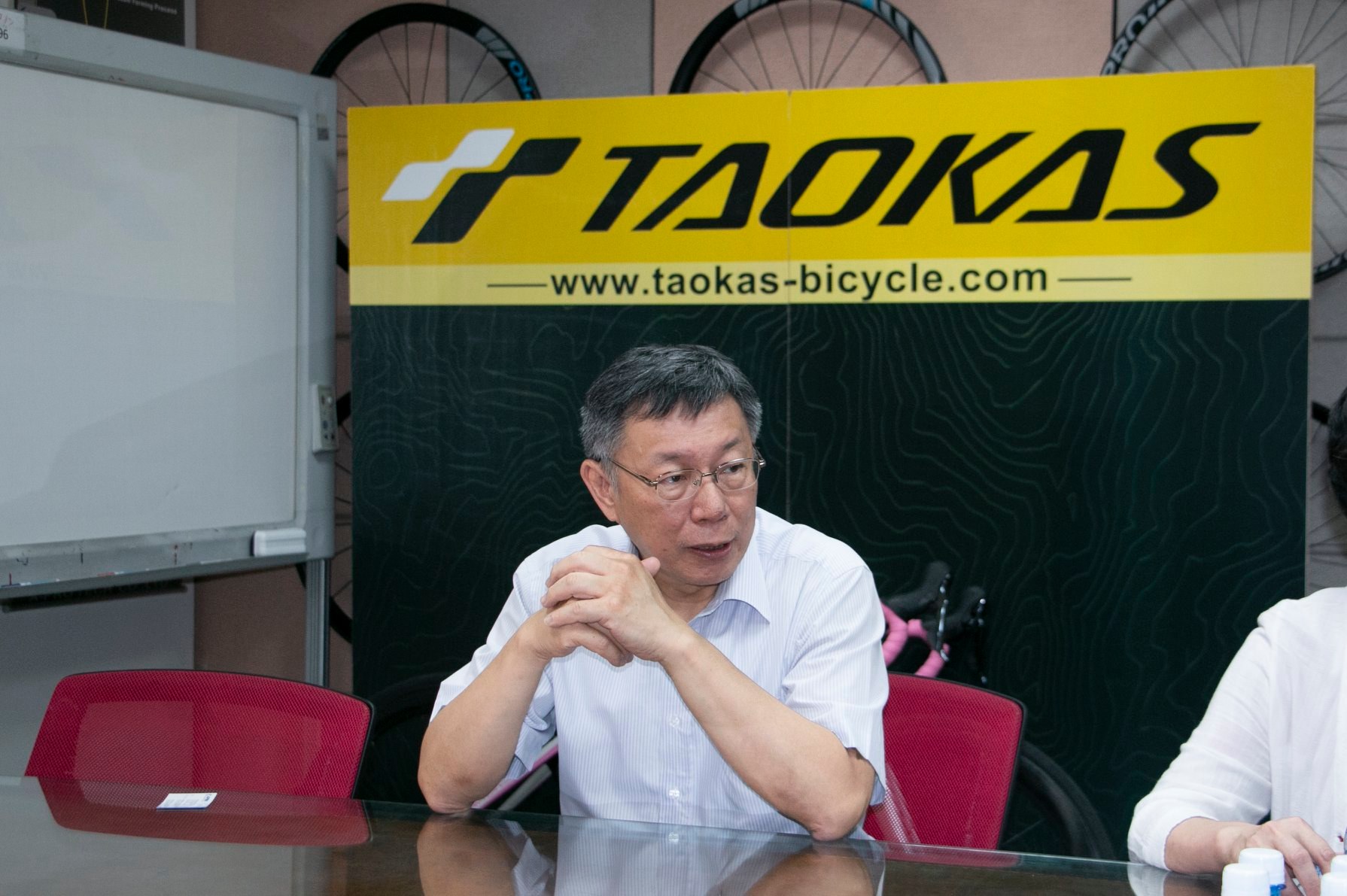 台北市長柯文哲試騎道卡斯新品車 E CROSS+